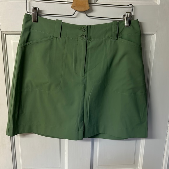 Nike Pants - Women’s Nike Golf skort size 8